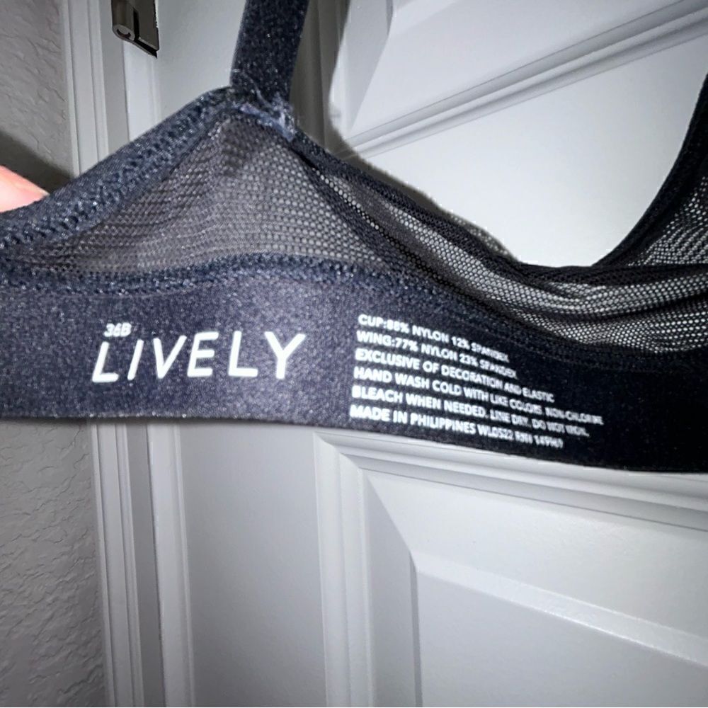 LIVELY Lace Padded Wireless Bra - Picture 4 of 4